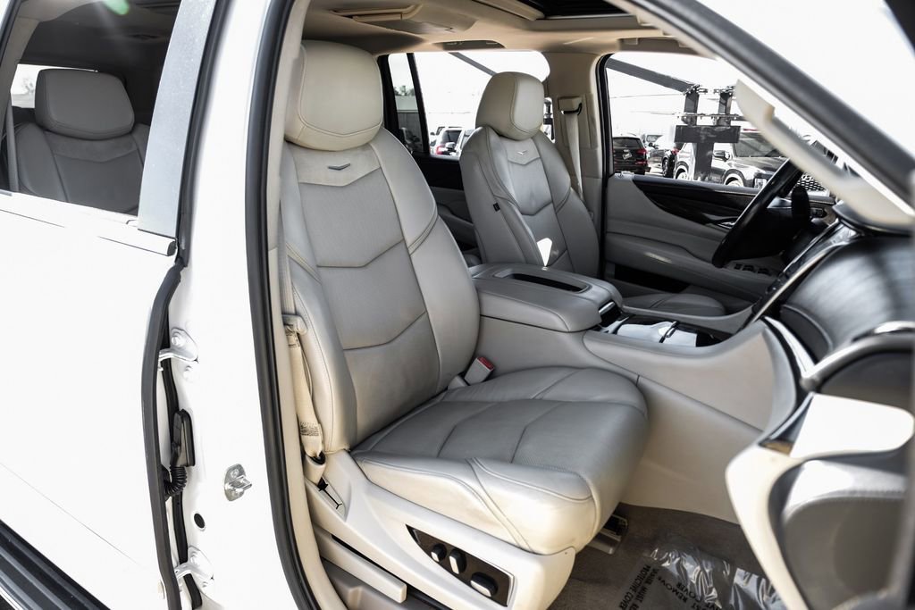 Used 2020 Cadillac Escalade ESV Premium Luxury image 35