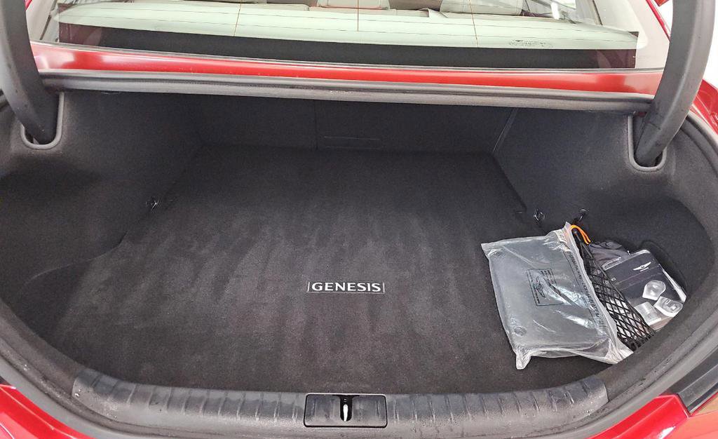 Used 2023 Genesis G70 3.3T image 14