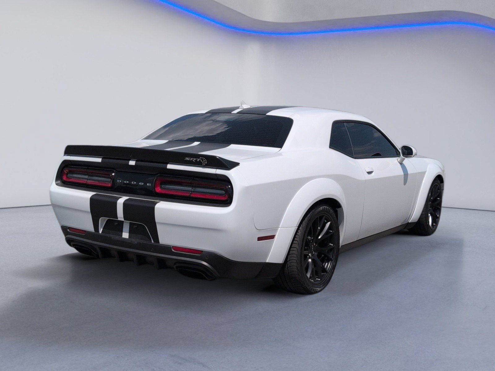 Used 2016 Dodge Challenger SRT Hellcat RWD image 3