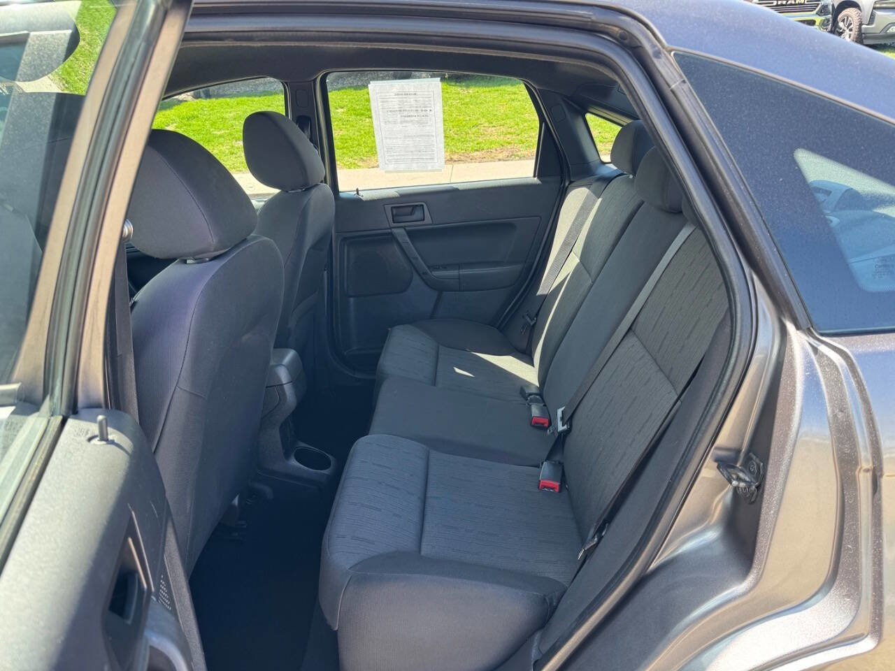 Used 2011 Ford Focus SE image 12