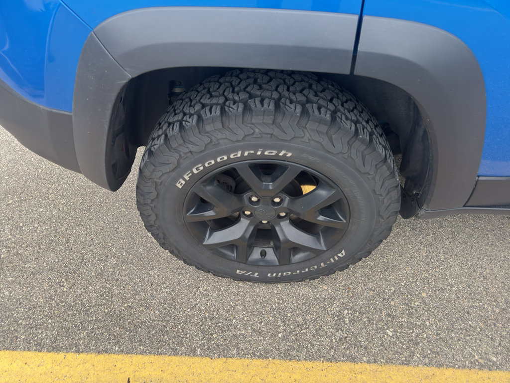 Used 2018 Jeep Cherokee Trailhawk w/ Comfort/Convenience Group image 2