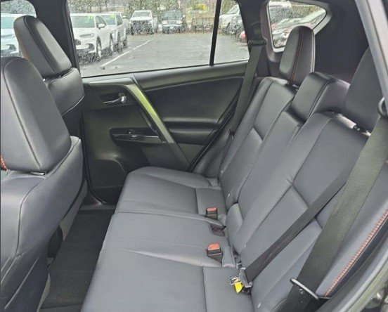 Used 2018 Toyota RAV4 SE image 8