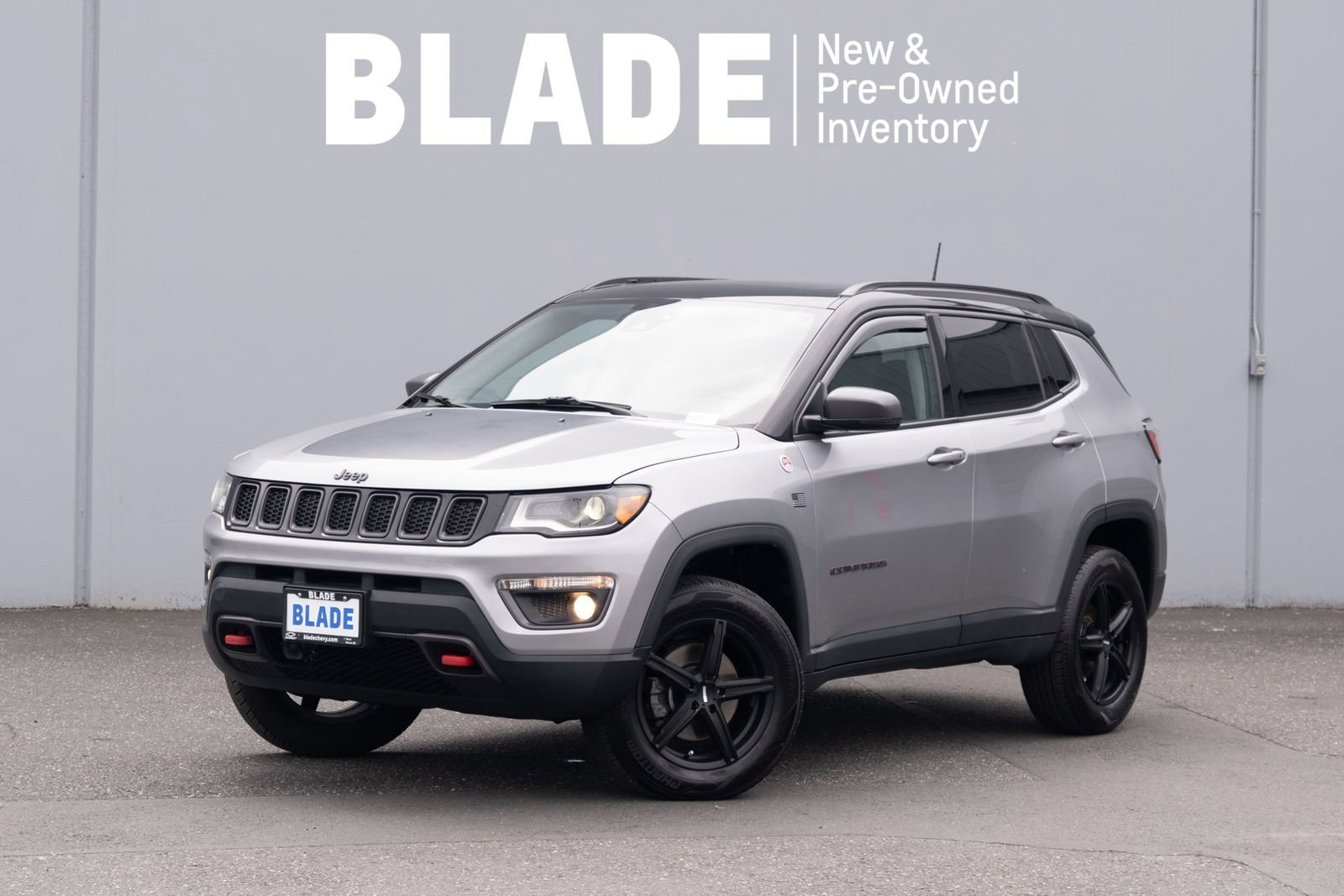 Used 2017 Jeep Compass Trailhawk w/ Leather Interior Group AWD/4WD image 1