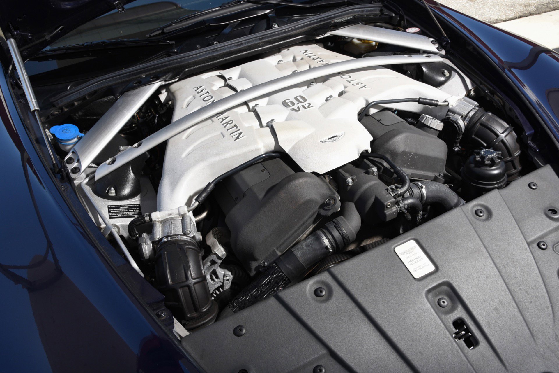Used 2011 Aston Martin V12 Vantage Coupe RWD image 8