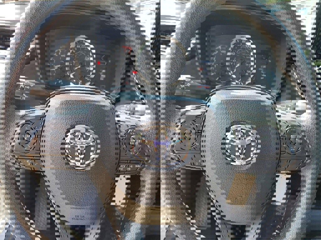 Used 2022 Toyota Corolla LE image 19