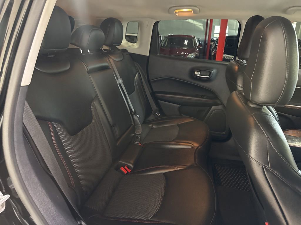Used 2020 Jeep Compass Trailhawk AWD/4WD image 36