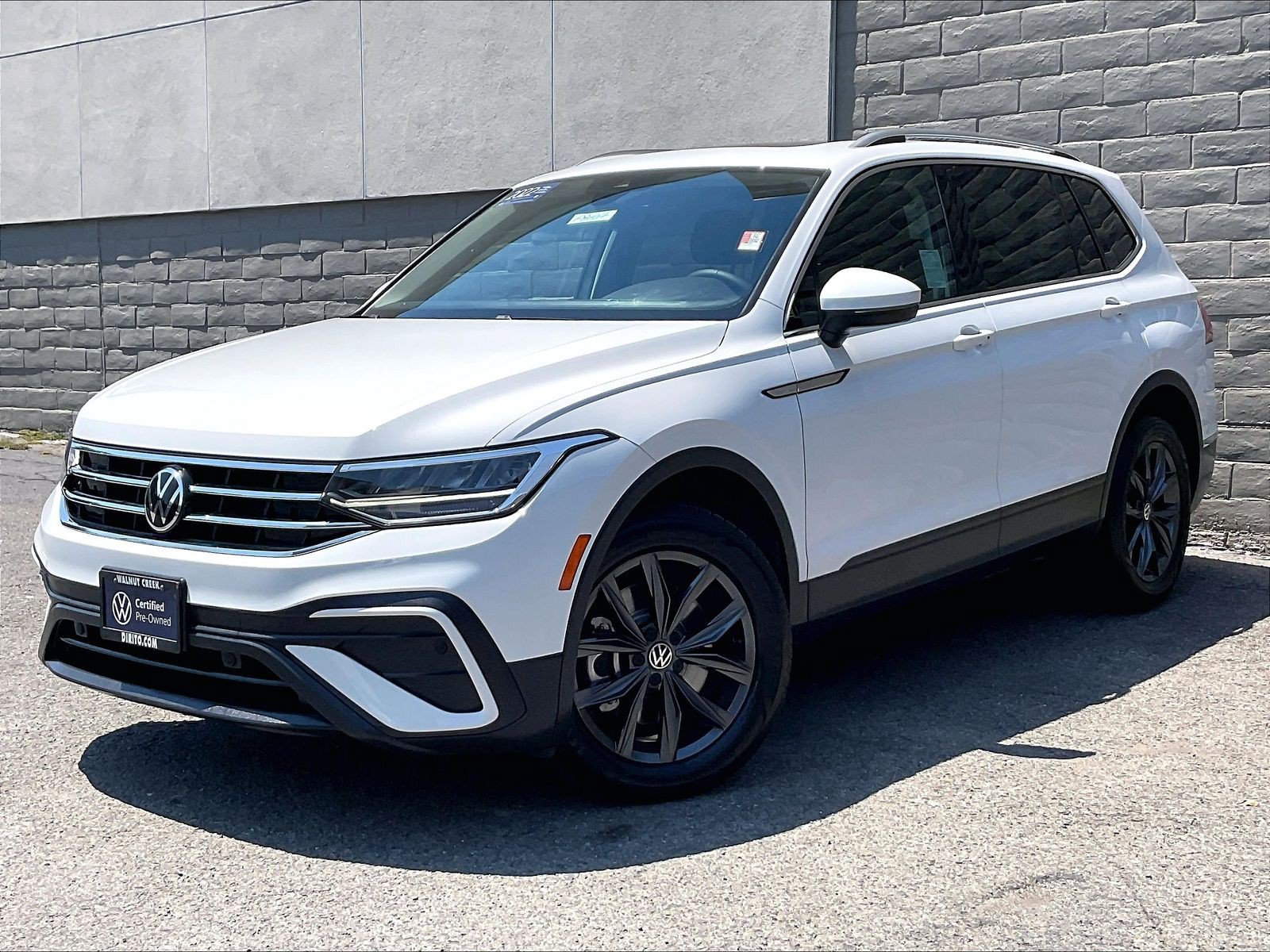 Certified 2022 Volkswagen Tiguan SE w/ Panoramic Sunroof Package AWD/4WD image 12