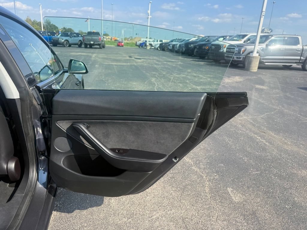 Used 2022 Tesla Model 3 Long Range AWD/4WD image 32