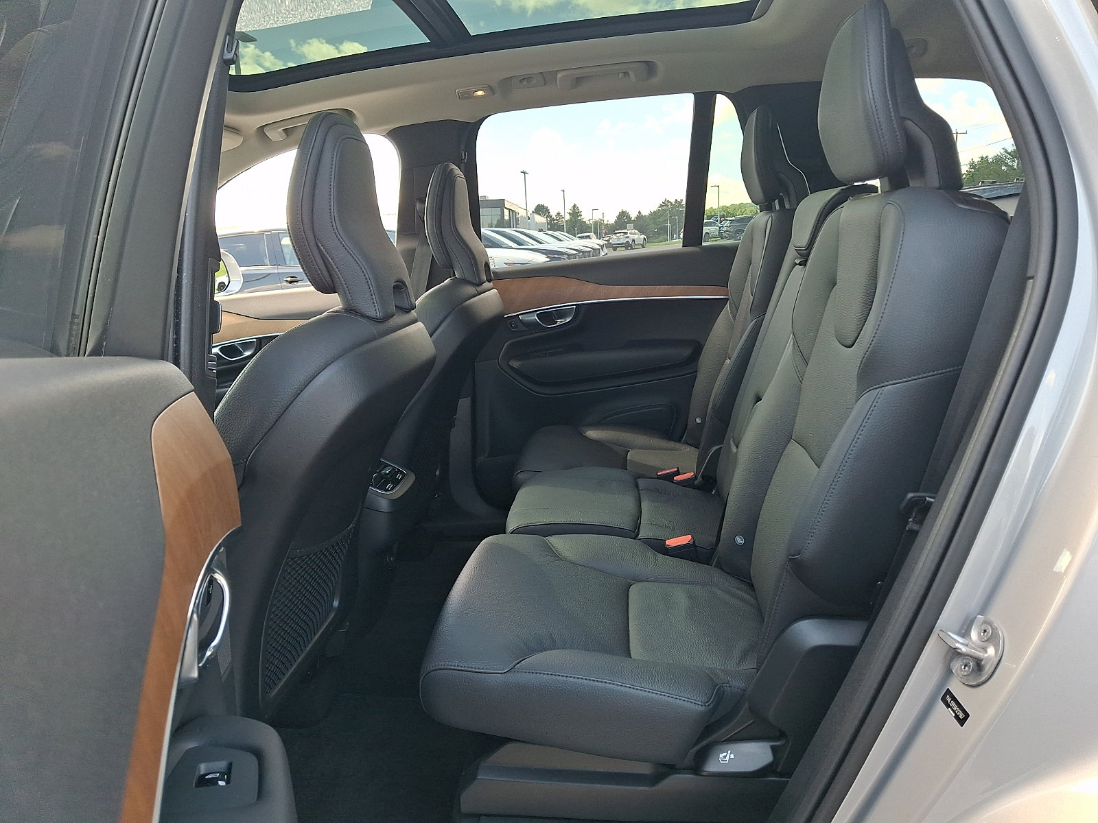 Used 2024 Volvo XC90 B5 Plus AWD/4WD image 11