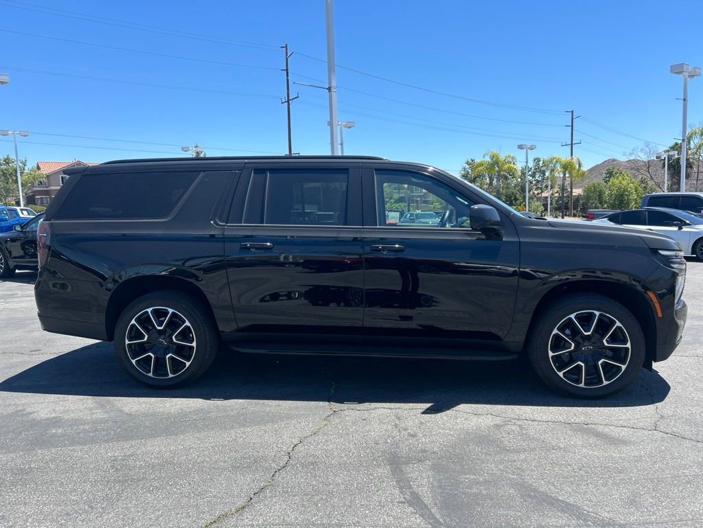 Used 2025 Chevrolet Suburban RST AWD/4WD image 4