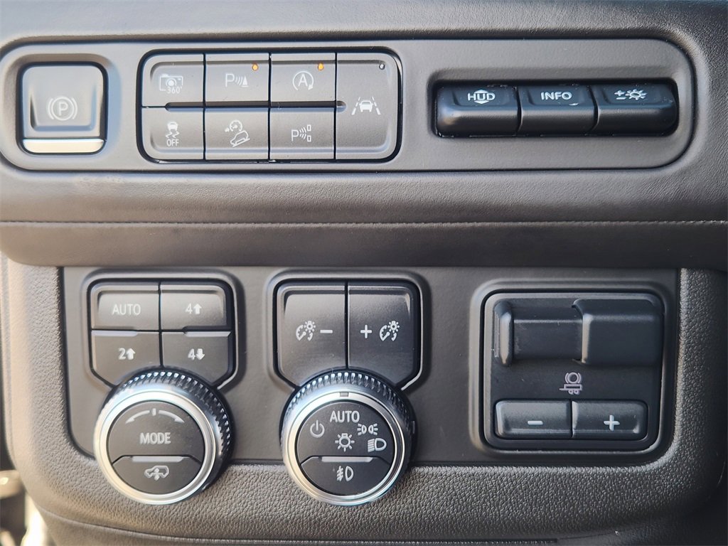 Used 2023 GMC Yukon Denali Ultimate image 16