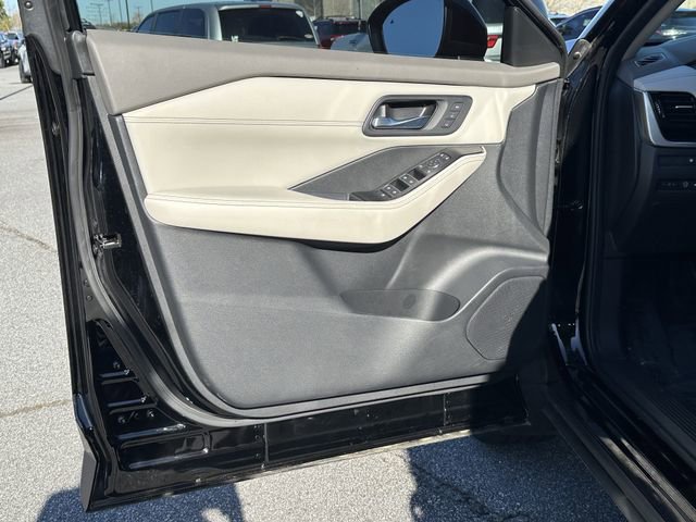 Certified 2025 Nissan Rogue SL w/ SL Premium Package AWD/4WD image 11