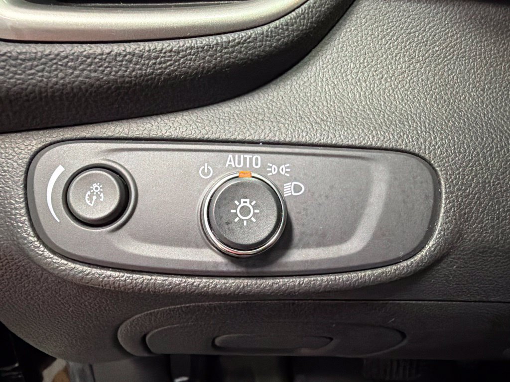 Used 2019 Chevrolet Trax LT w/ LT Convenience Package FWD image 13