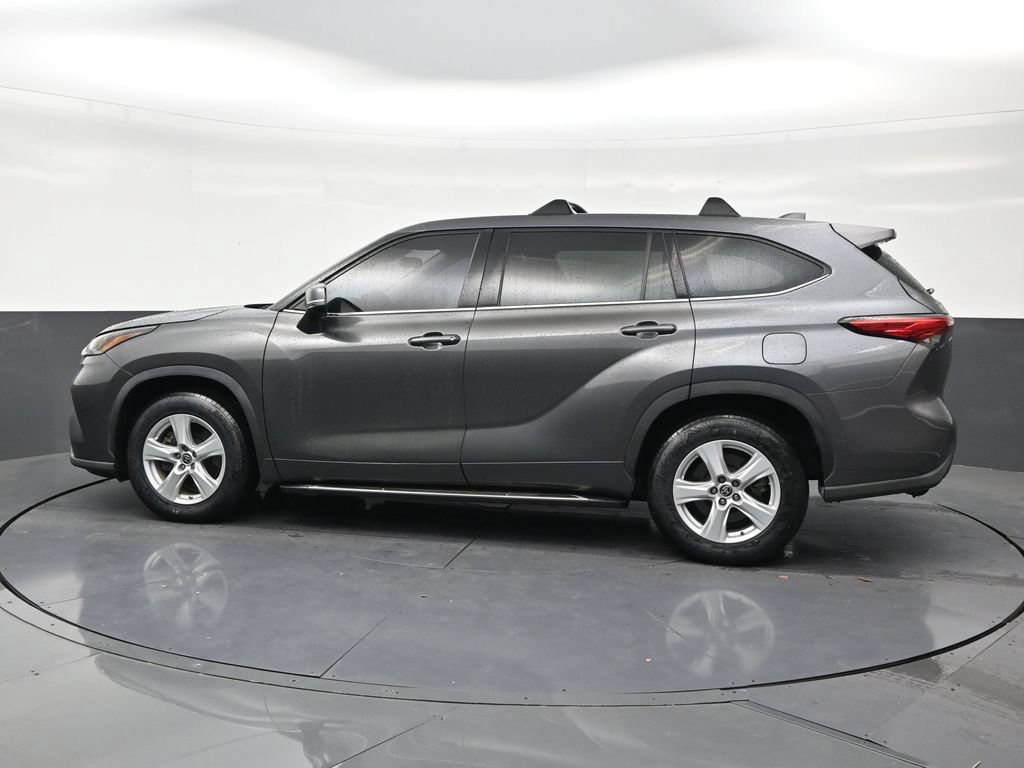 Used 2021 Toyota Highlander L FWD image 2