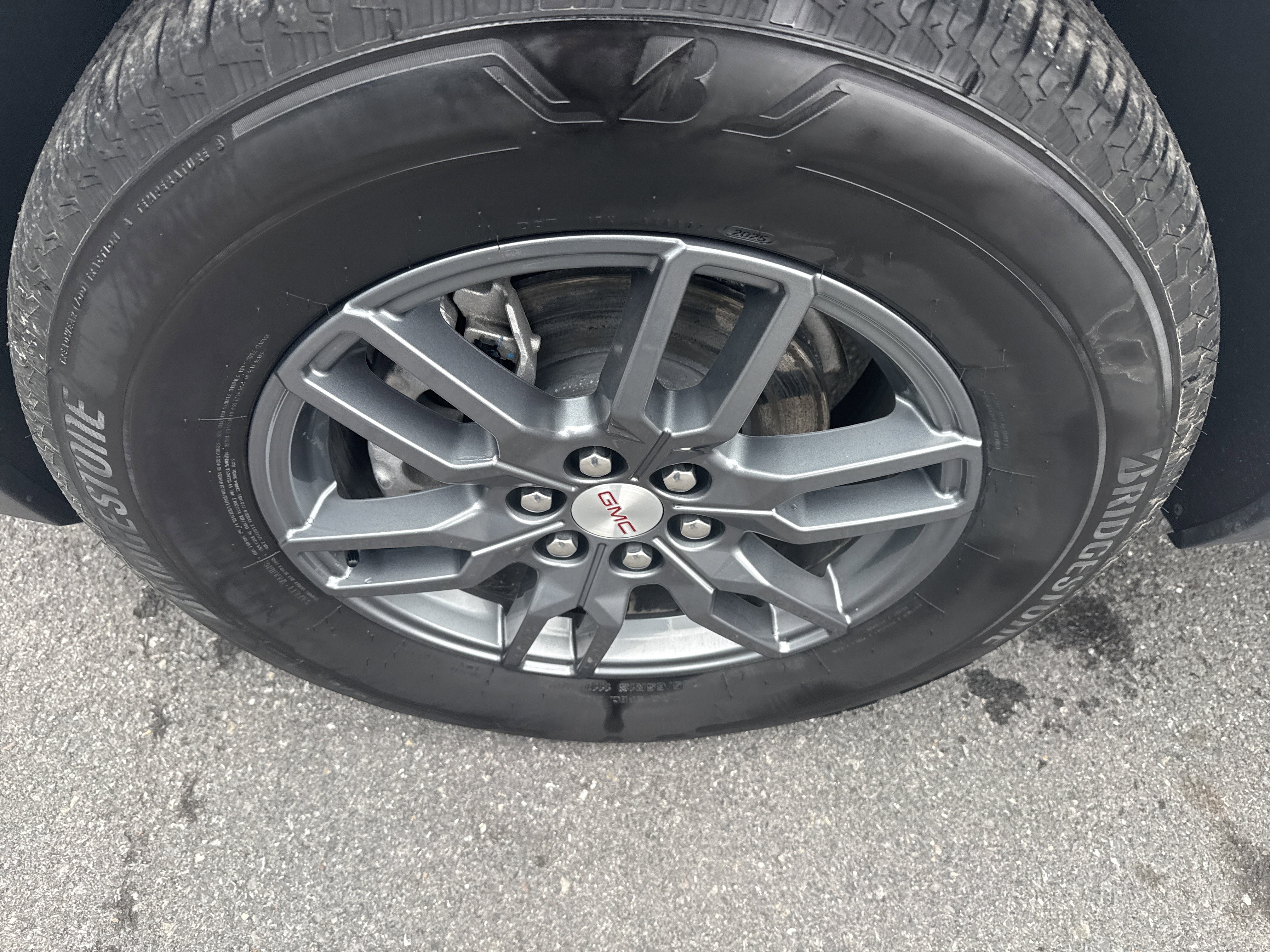 Used 2025 GMC Acadia Elevation image 9