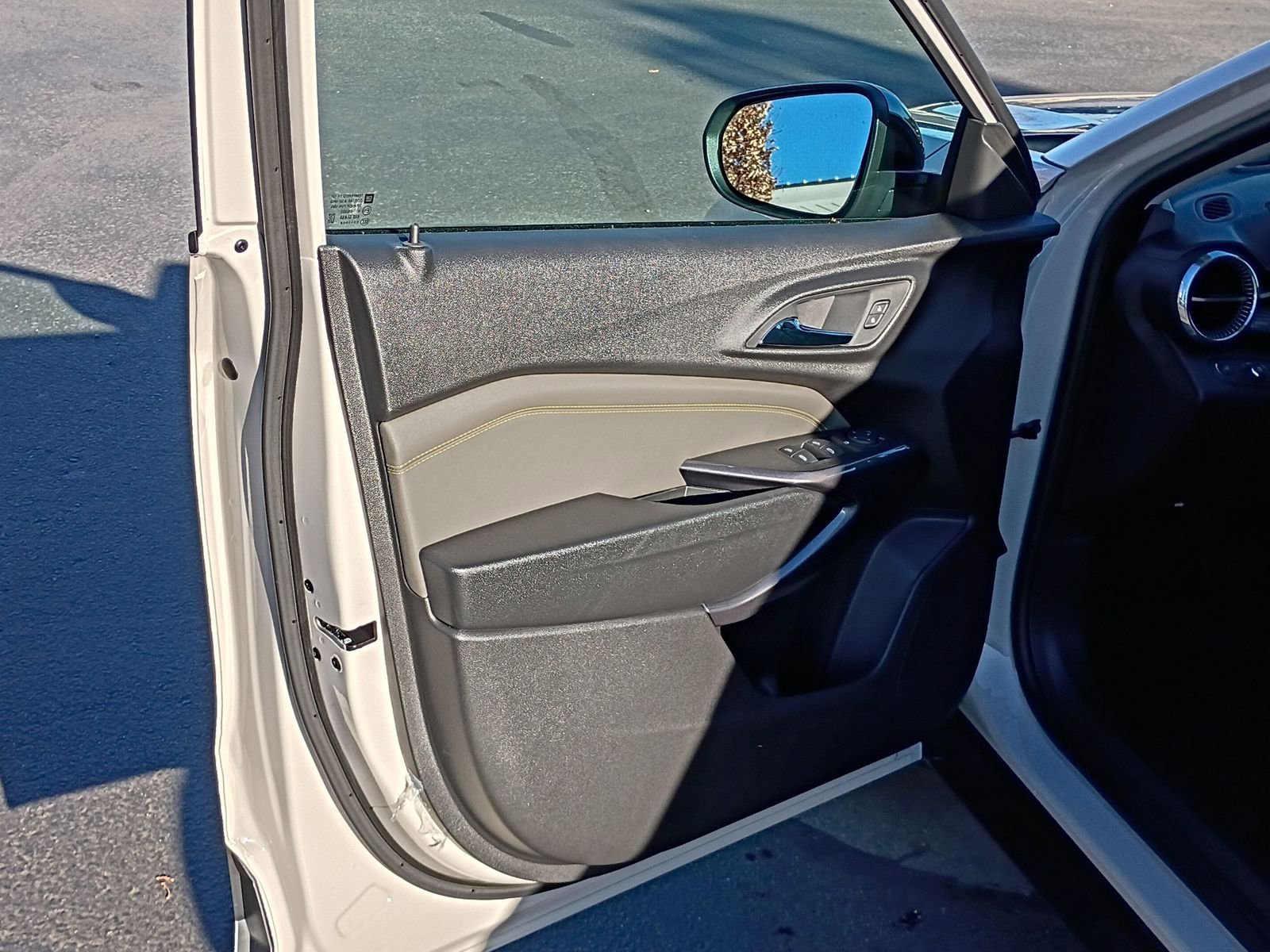 New 2026 Chevrolet Trax ACTIV w/ Sunroof Package image 28