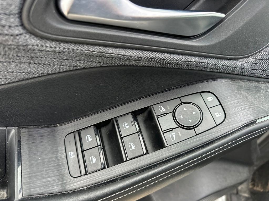 Used 2023 Nissan Rogue SV image 41