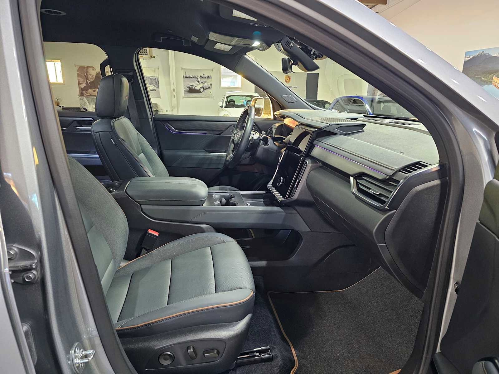 Used 2024 GMC Acadia AT4 w/ Super Cruise Package image 10