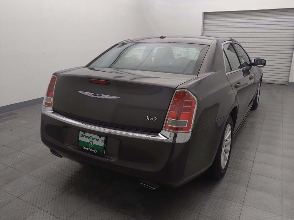 Used 2014 Chrysler 300 image 7