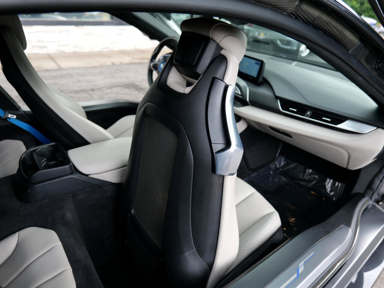 Used 2015 BMW i8 image 50