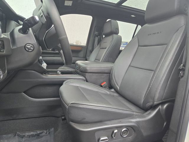 Used 2025 GMC Yukon Denali w/ Sun & Power Step Package AWD/4WD image 10