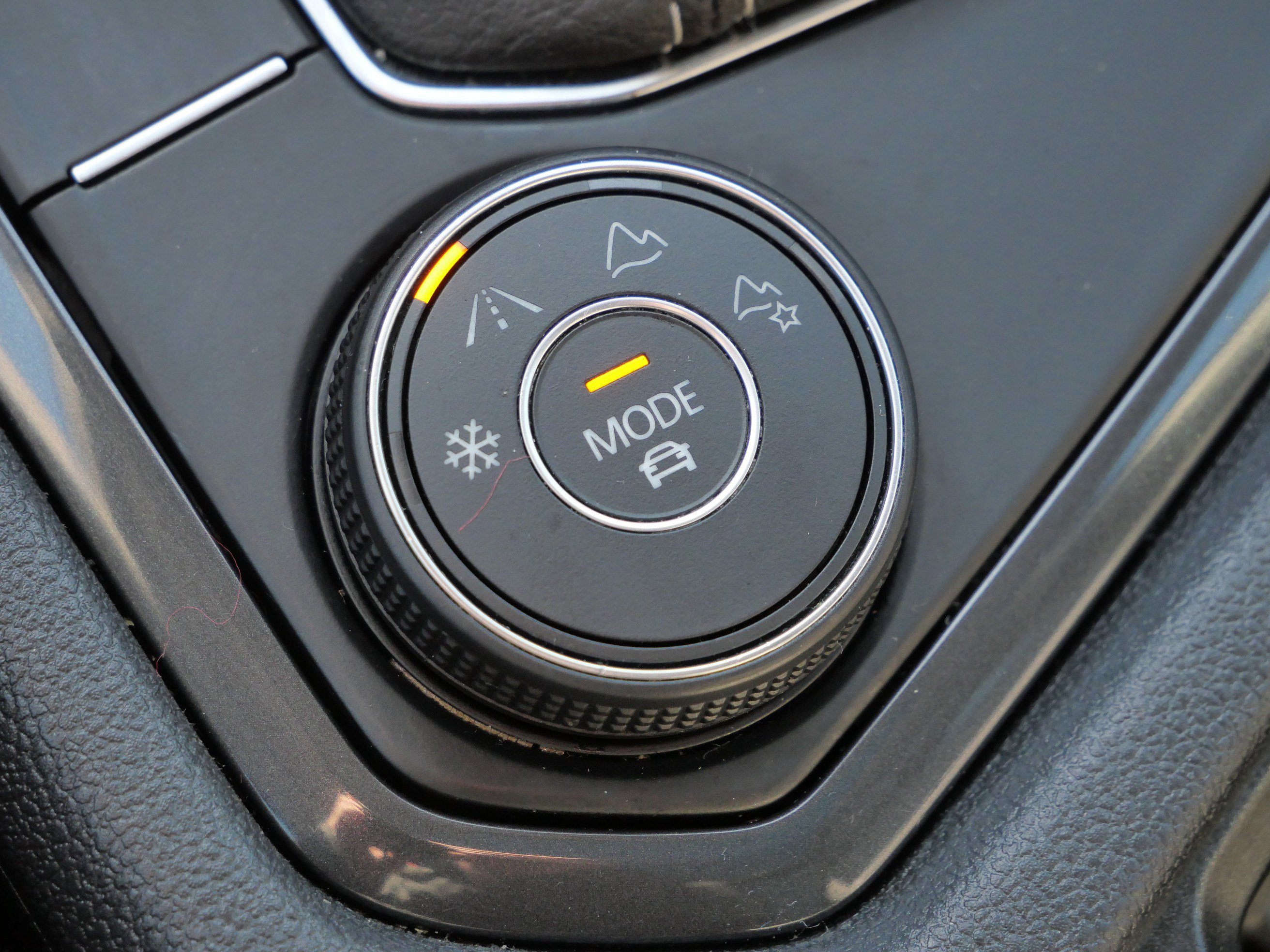 Certified 2022 Volkswagen Tiguan SE w/ Panoramic Sunroof Package image 28