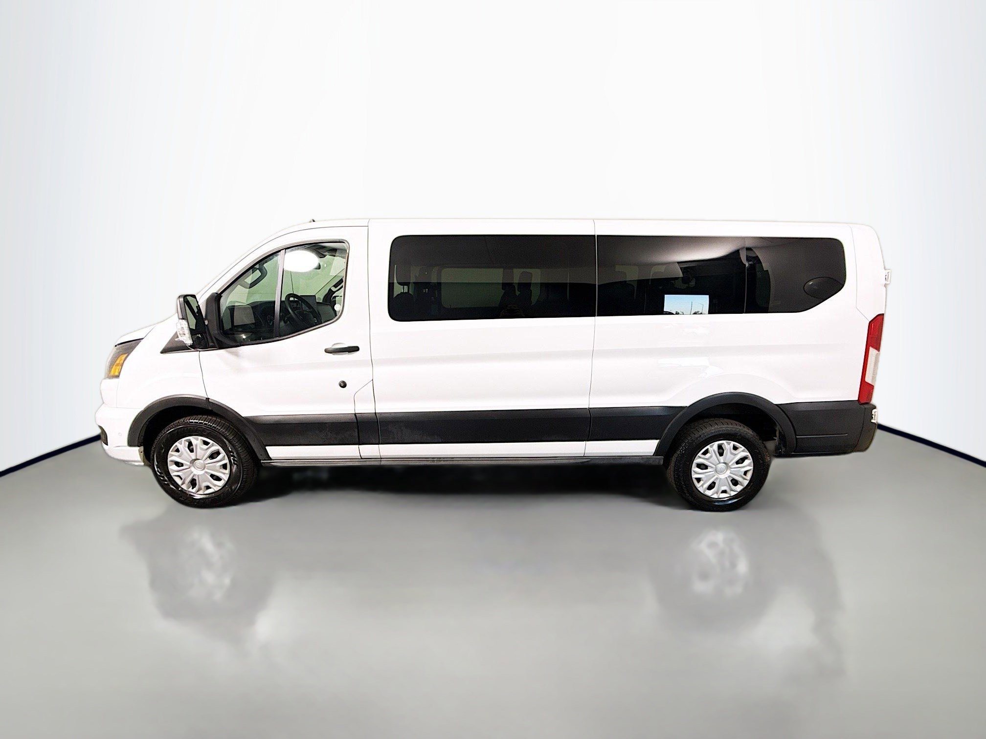 Used 2023 Ford Transit 350 XLT image 6