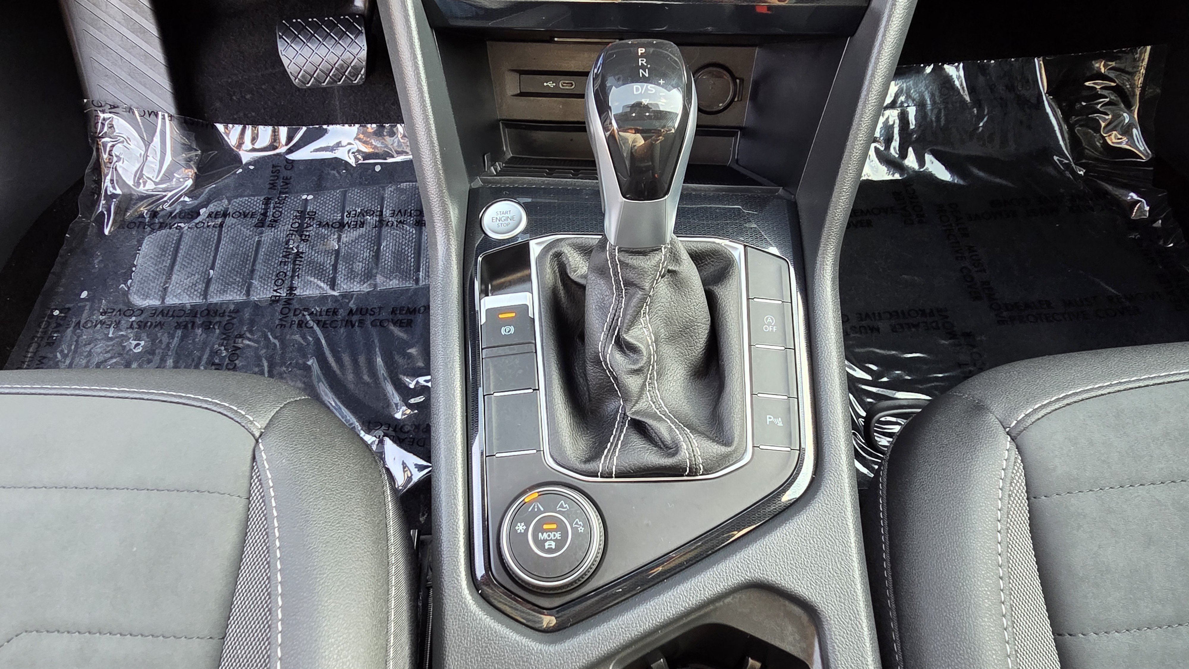 Certified 2025 Volkswagen Taos SE AWD/4WD image 24