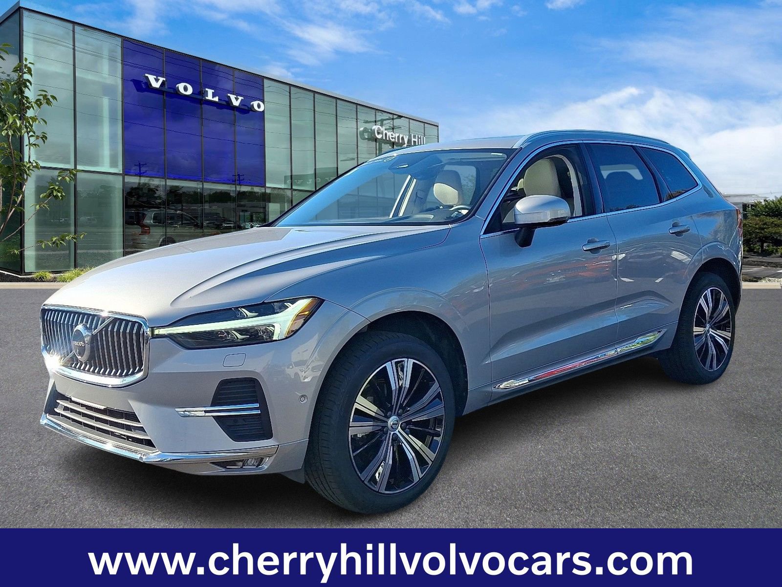 Certified 2023 Volvo XC60 B5 Plus w/ Climate Package image 3