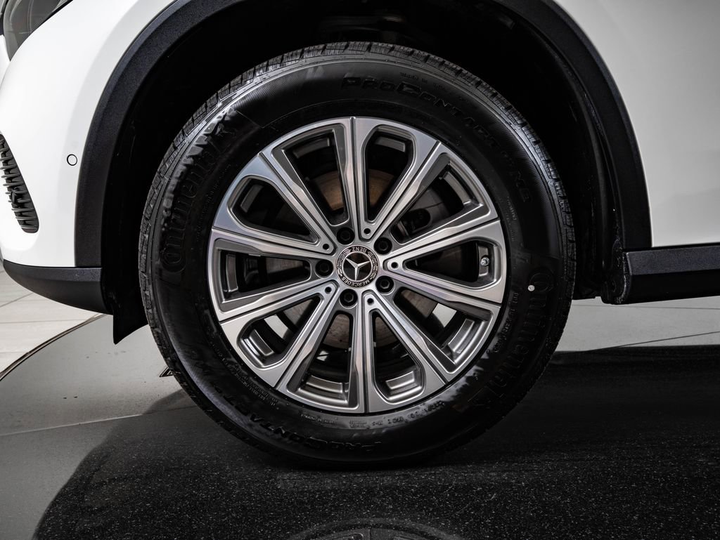 Used 2025 Mercedes-Benz GLC 300 4MATIC image 13