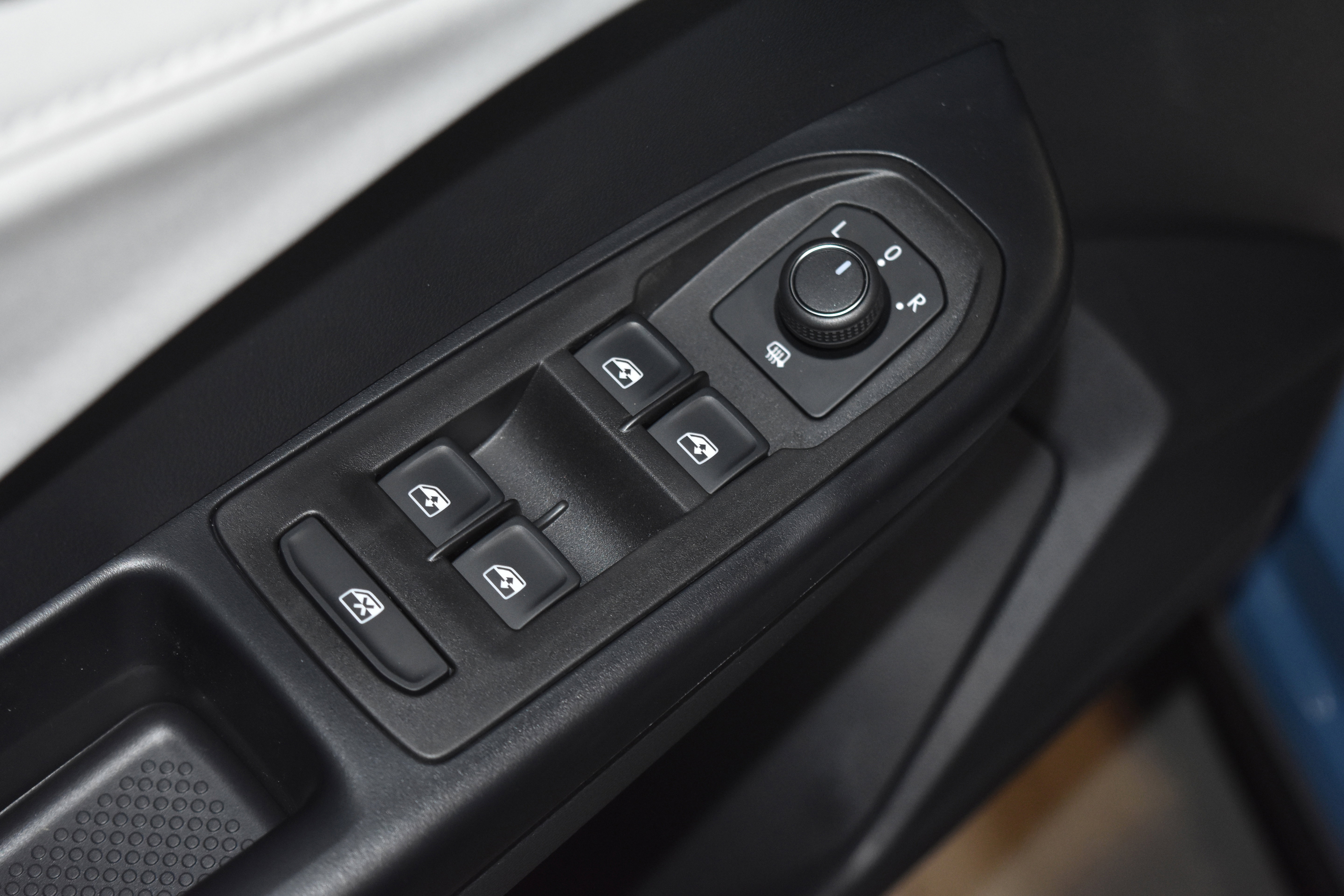 New 2026 Volkswagen Taos SE image 4