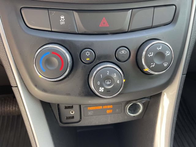 Used 2020 Chevrolet Trax LT w/ LT Convenience Package FWD image 28