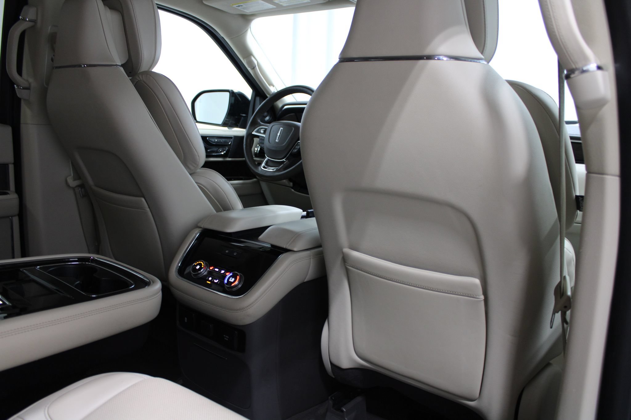 Used 2018 Lincoln Navigator Reserve w/ Technology Package AWD/4WD image 25