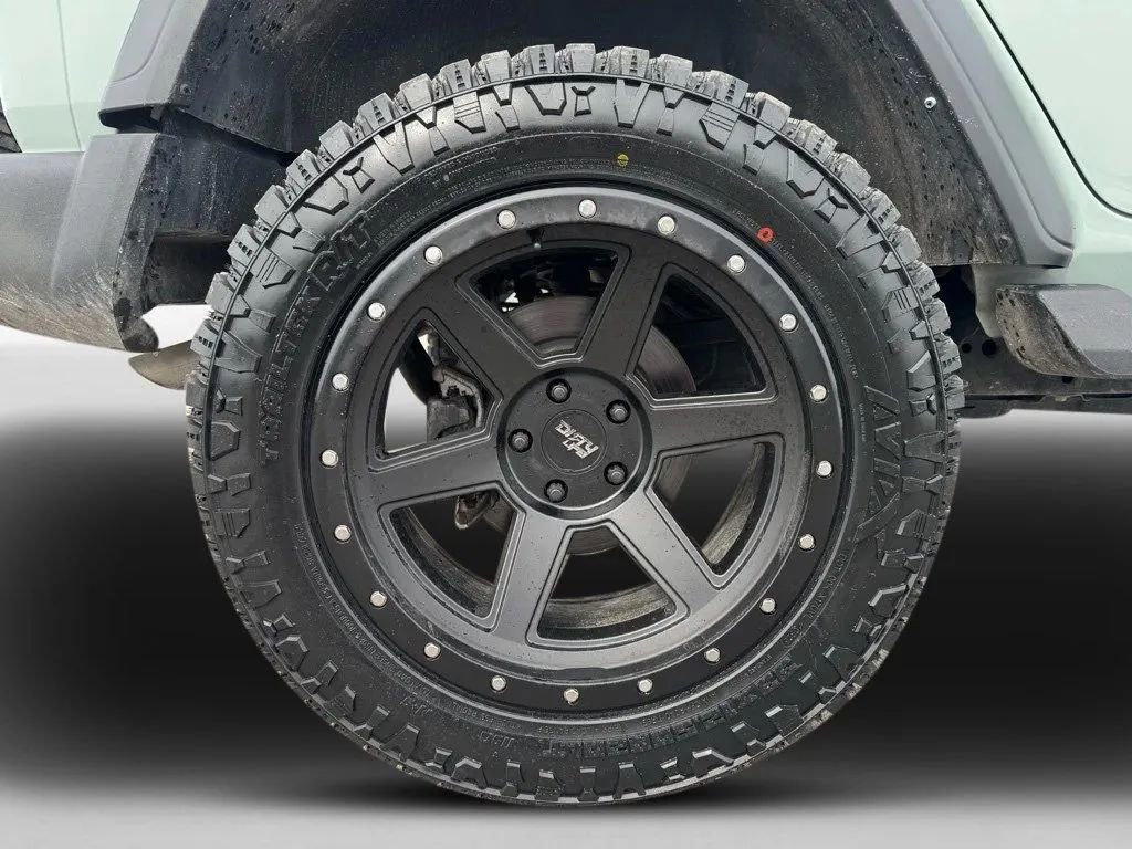 Used 2023 Jeep Wrangler Sport image 31