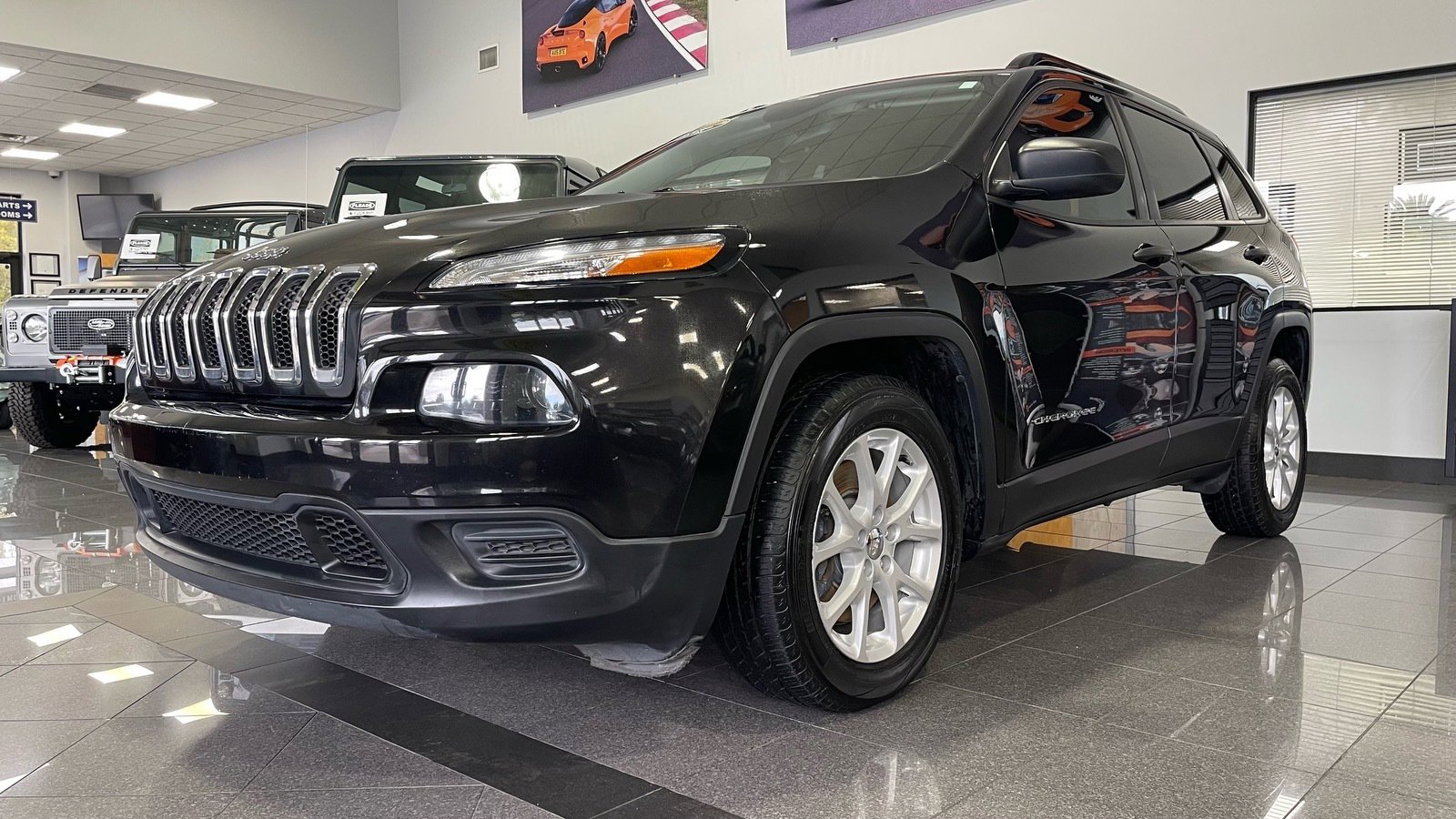 Used 2015 Jeep Cherokee Sport w/ Sport Appearance Group FWD image 1