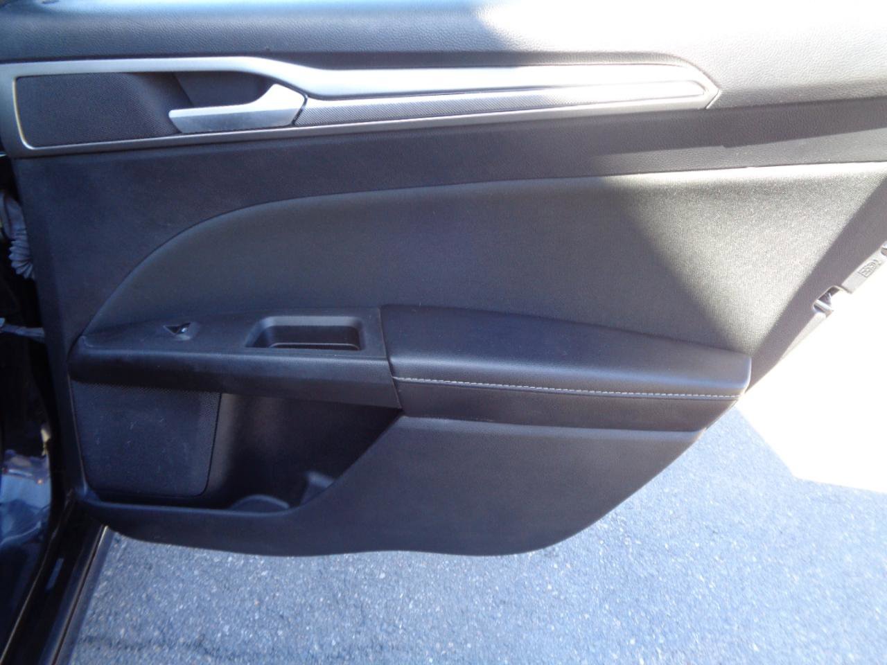 Used 2020 Ford Fusion SE FWD image 28