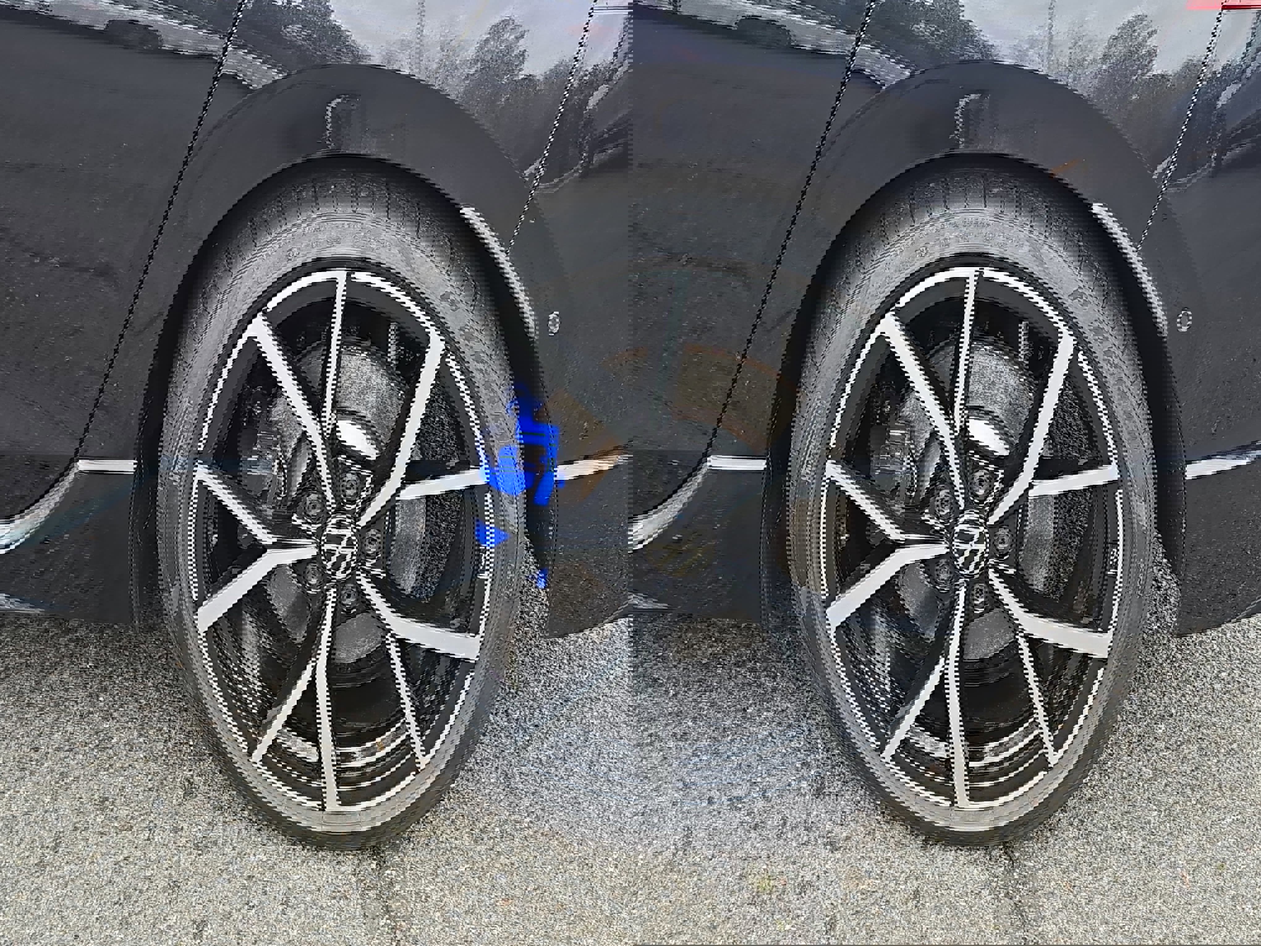 Certified 2022 Volkswagen Golf R image 33