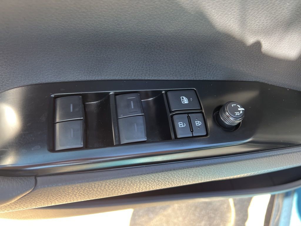 Used 2025 Toyota Camry SE image 23