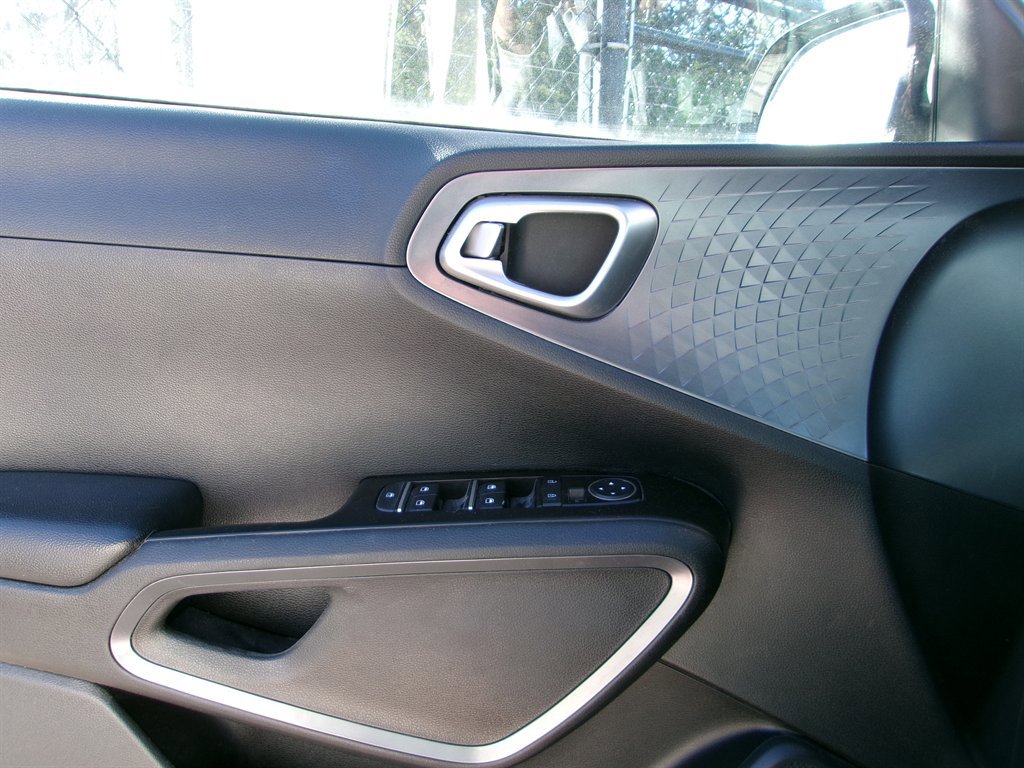 Used 2022 Kia Soul GT-Line image 25