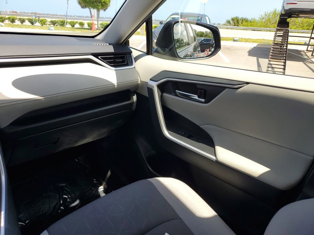 Used 2019 Toyota RAV4 XLE image 12