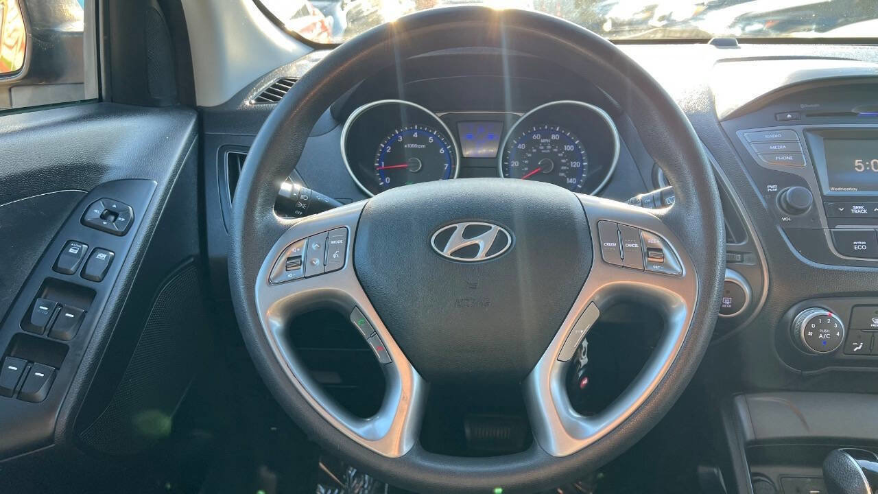 Used 2015 Hyundai Tucson GLS w/ Option Group 02 FWD image 10