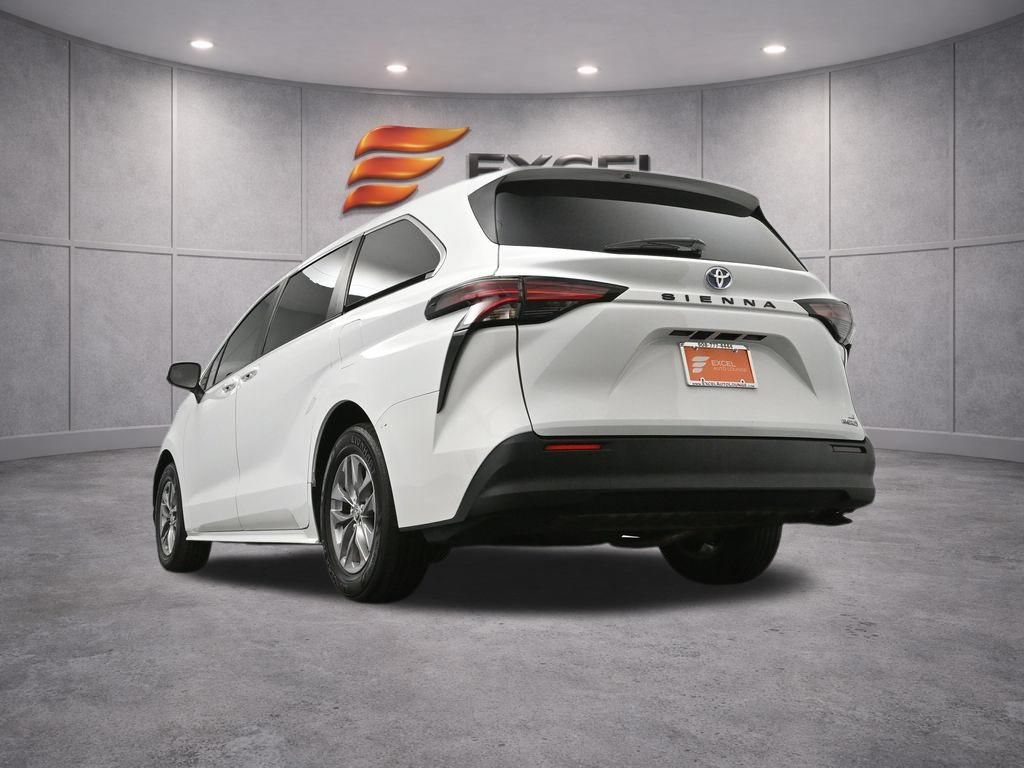 Used 2022 Toyota Sienna LE FWD image 36