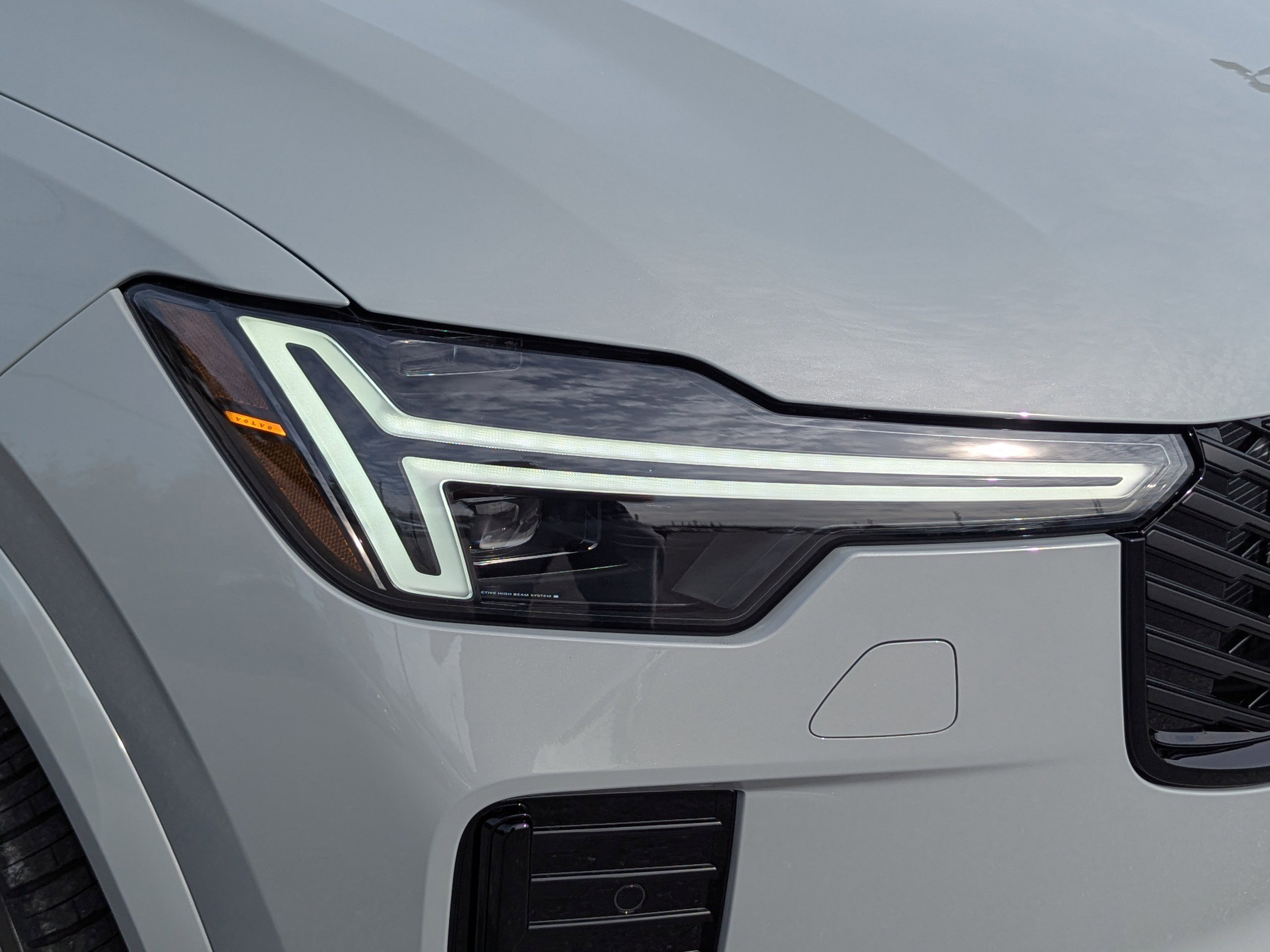 New 2026 Volvo XC90 B6 Ultra w/ Protection Package image 9