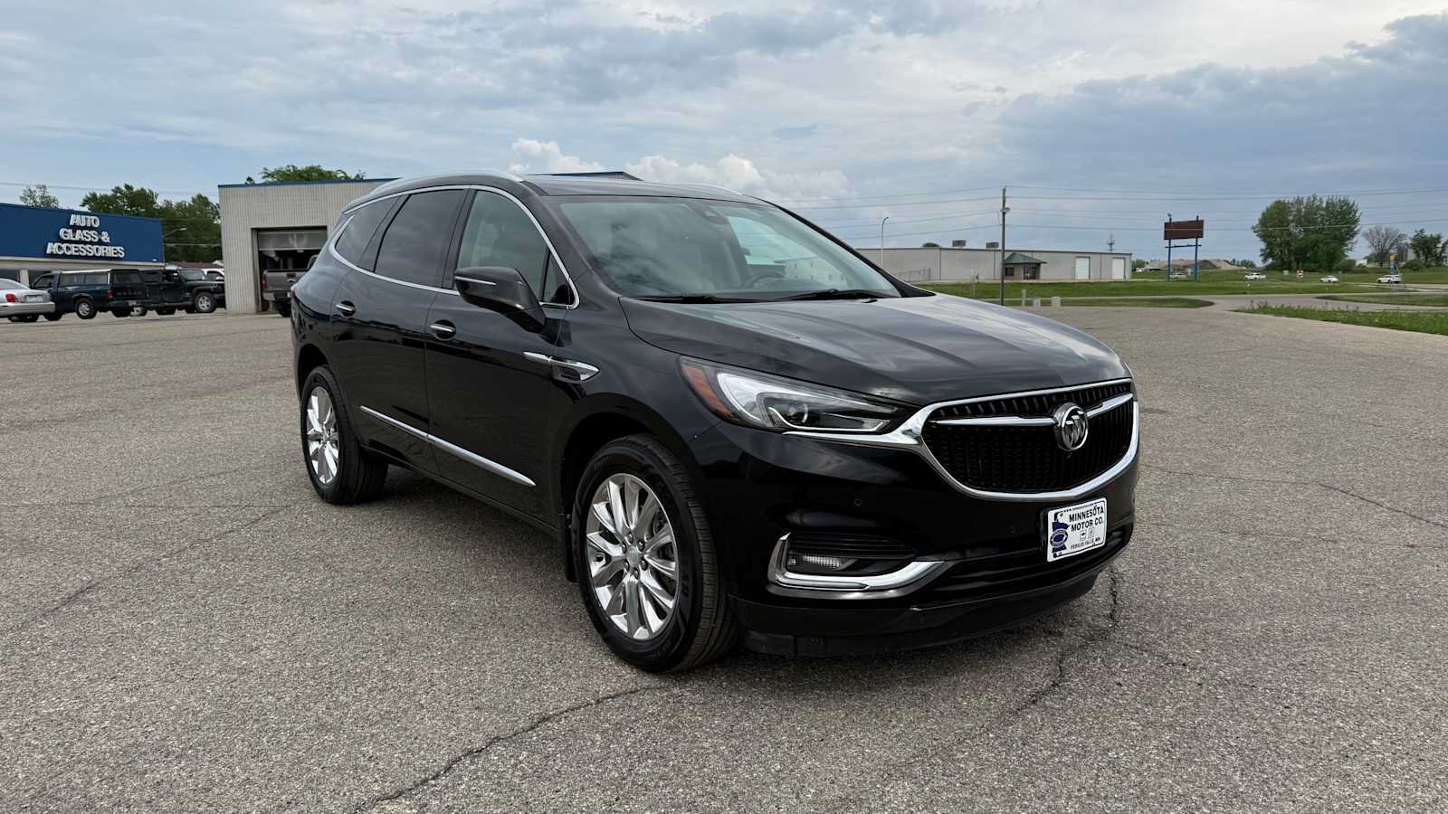 Used 2021 Buick Enclave Premium w/ Surround and Sites Package AWD/4WD image 2