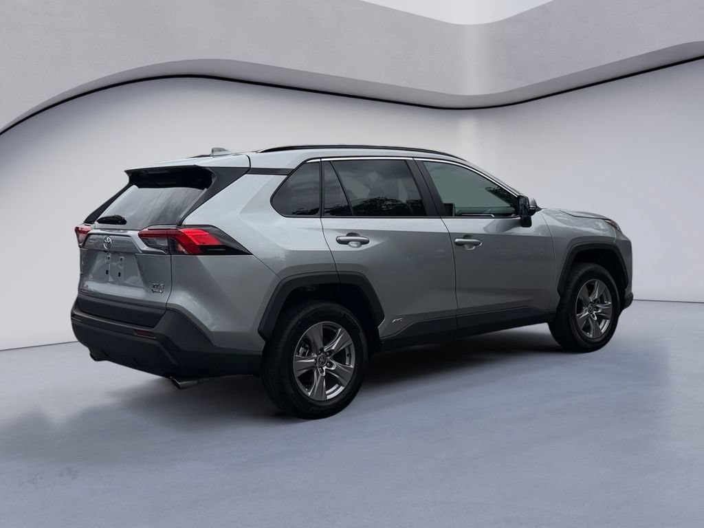 Used 2025 Toyota RAV4 XLE AWD/4WD image 5