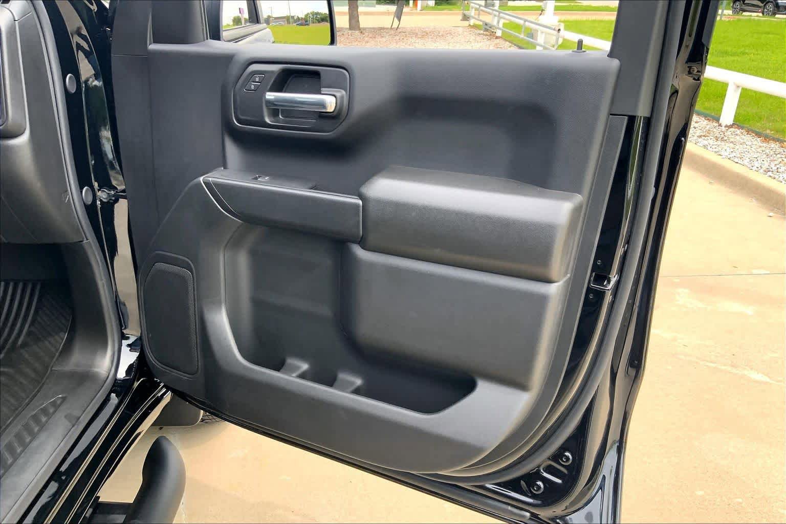 Used 2026 Chevrolet Silverado 1500 Custom w/ Turbomax Blackout Package RWD image 23