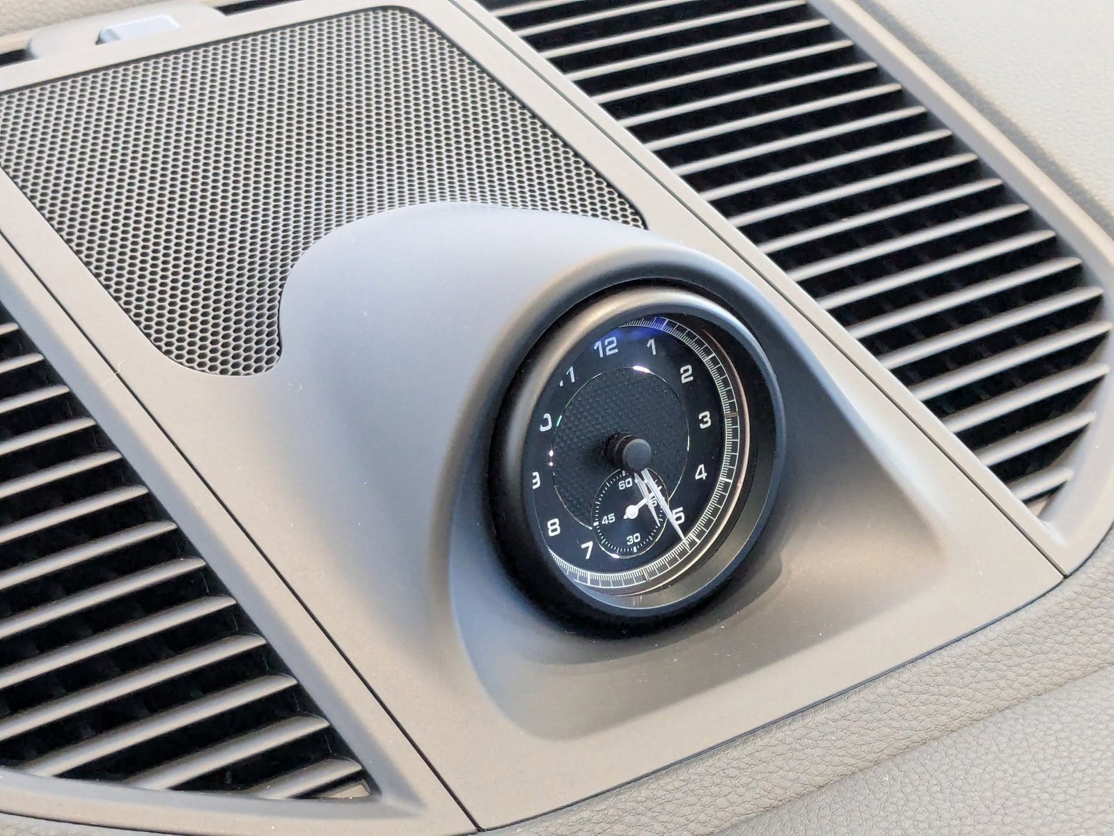 Certified 2025 Porsche Macan image 21