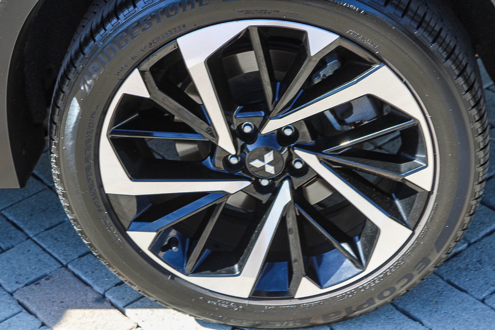 Used 2023 Mitsubishi Outlander SE AWD/4WD image 12