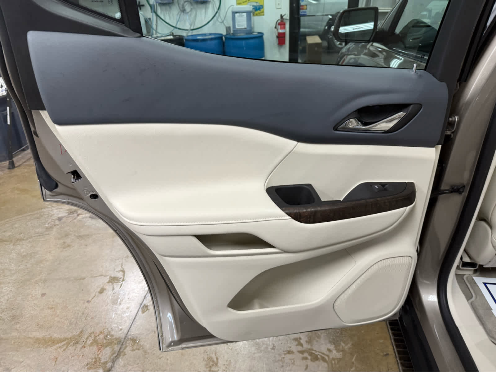 Used 2023 GMC Acadia Denali w/ Denali Technology Package image 23