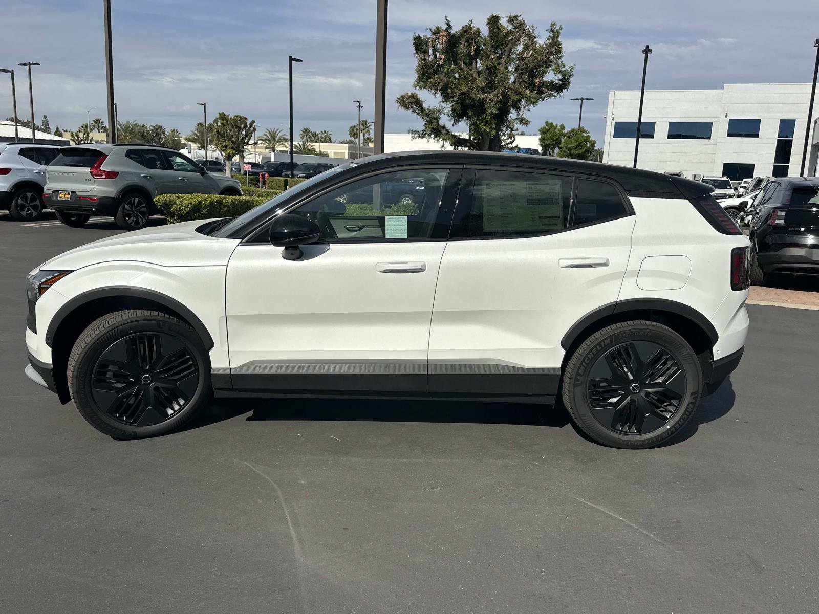 New 2026 Volvo EX30 Cross Country Ultra w/ Protection Package Premier AWD/4WD image 4